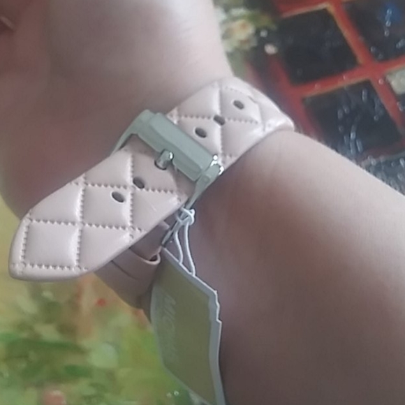 Michael Kors Embossed Leather Women's Watch - Picture 2 of 7